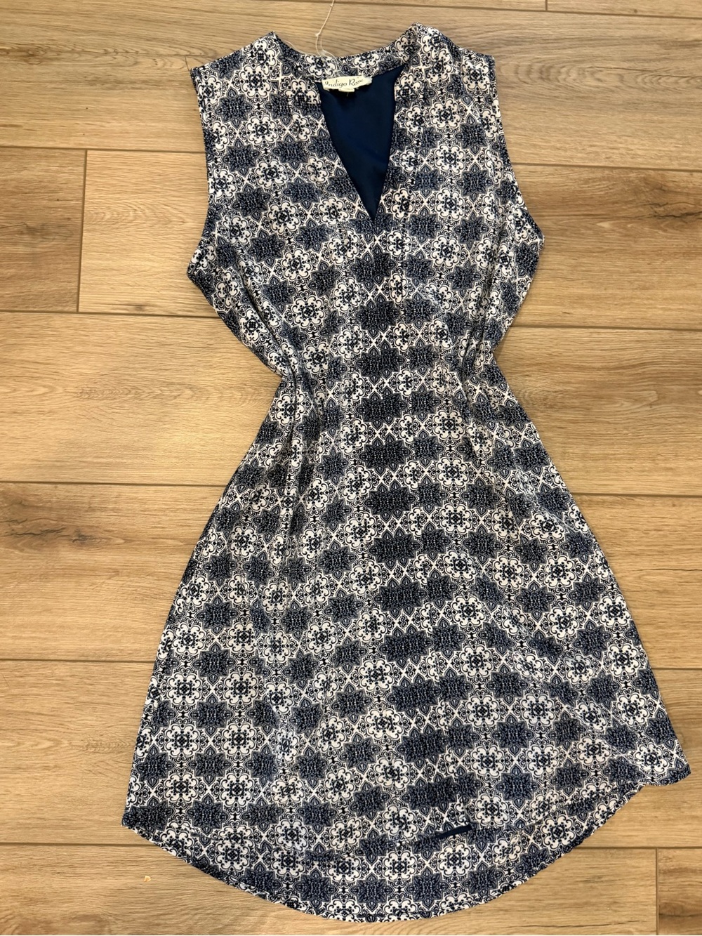 Sleeveless Navy Tile-Pattern Midi Dress with V-Neck